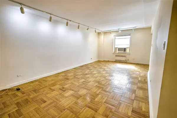 162-41 Powells Cove Boulevard #1E, Beechhurst, NY 11357