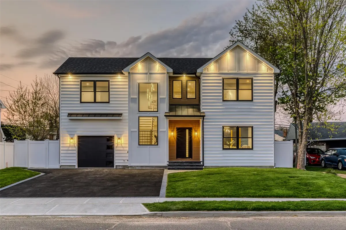 14 Fawn Lane, Westbury, NY 11590 - Image #1