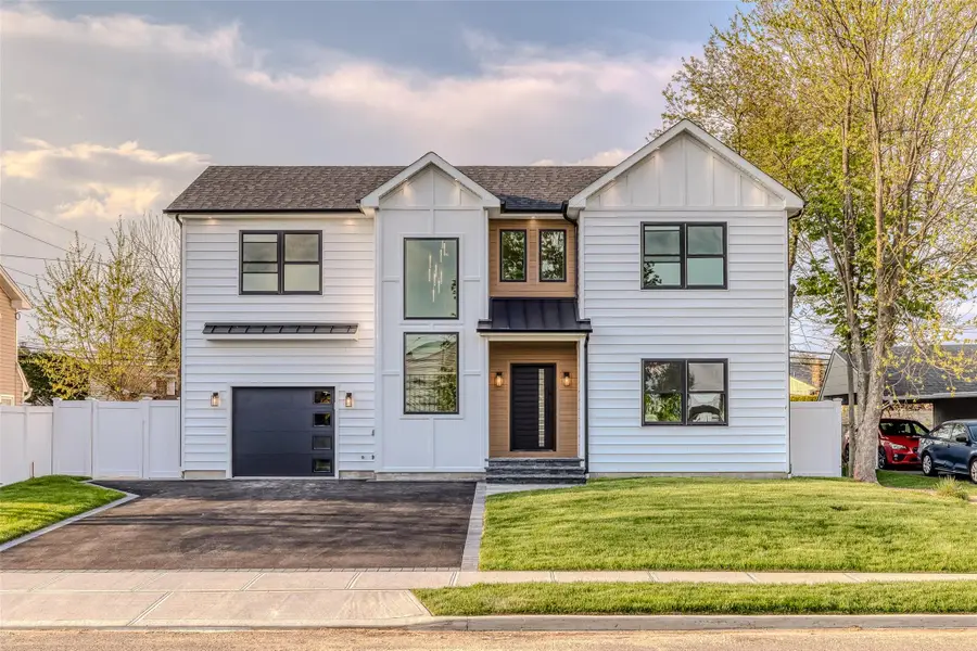 14 Fawn Lane, Westbury, NY 11590 - Image #2