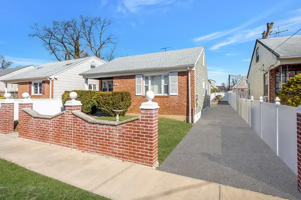 225-19 109th Ave, Queens Village, NY 11429