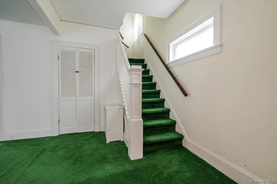 22 Pansy Avenue, Floral Park, NY 11001 - Image #2