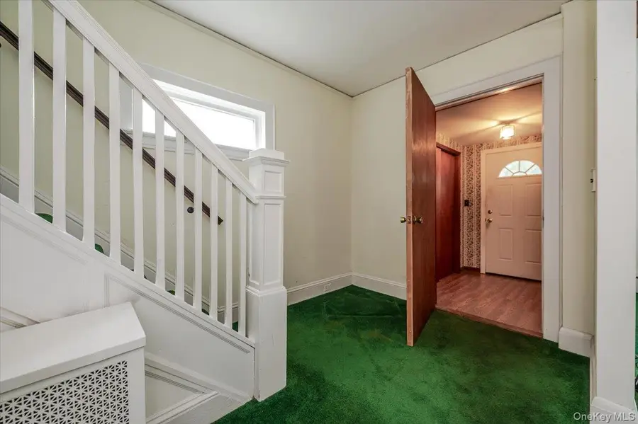 22 Pansy Avenue, Floral Park, NY 11001 - Image #3