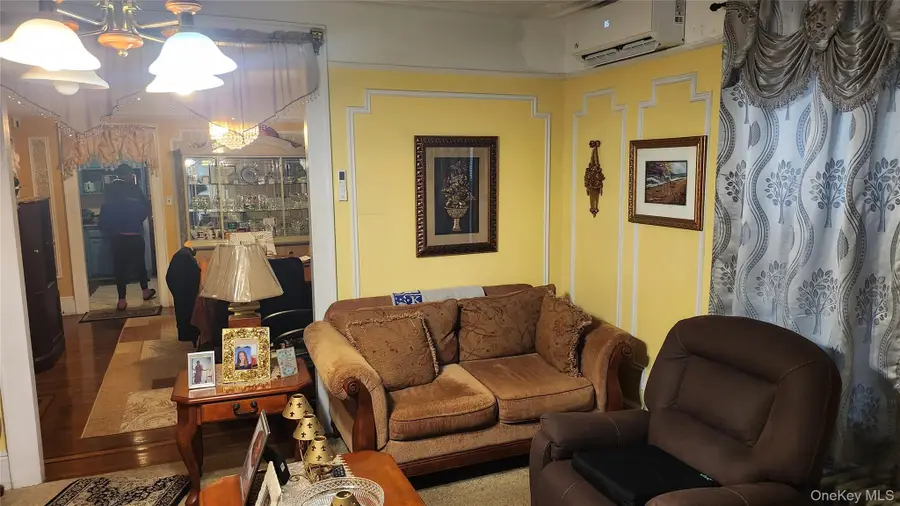 4253 Byron Avenue, Bronx, NY 10466 - Image #2