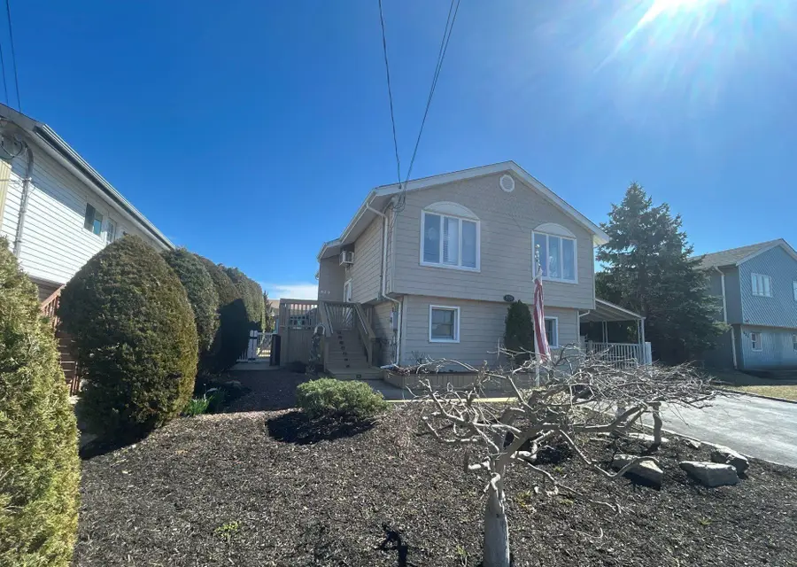 929 S Long Beach Avenue, Freeport, NY 11520 - Image #2