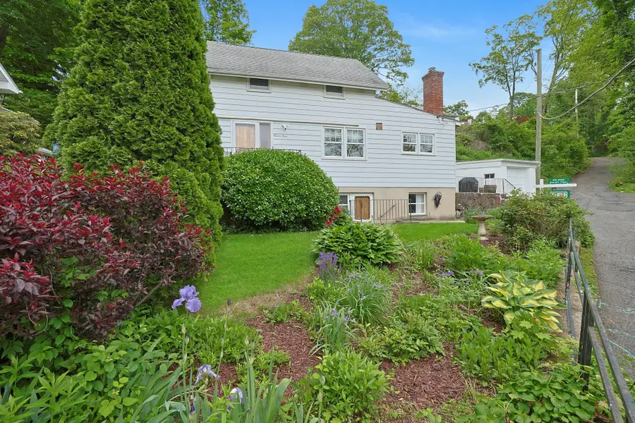 24 Burnsdale Avenue, Valhalla, NY 10595 - Image #2