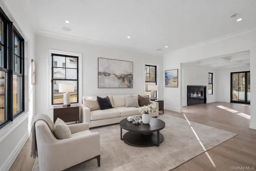 30 Main Parkway, Plainview, NY 11803 - Image #3