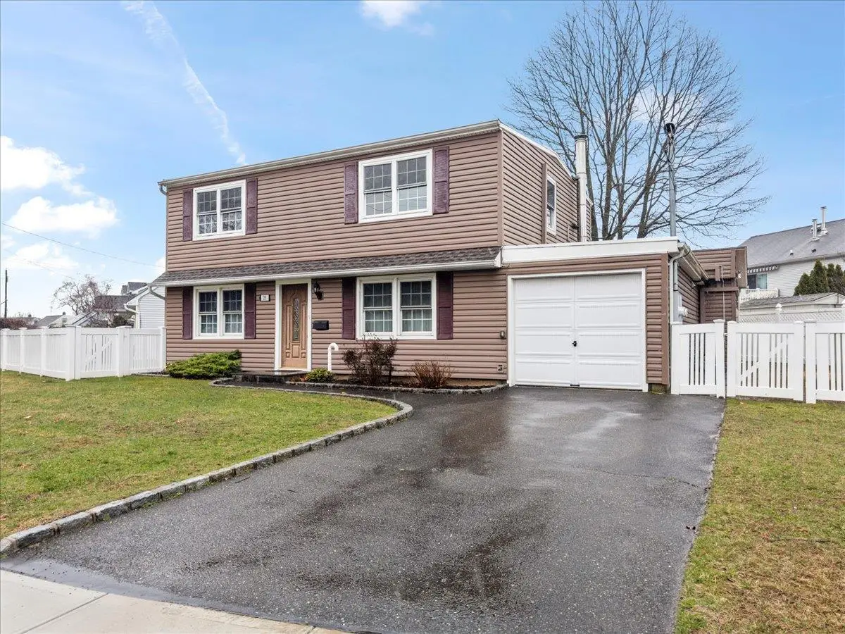 23 Croyden Drive, Massapequa, NY 11758 - Image #1