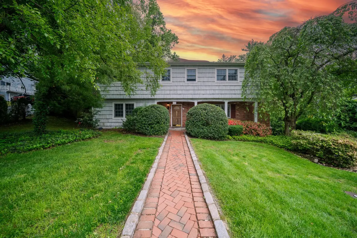 10 Hickory Lane, Glen Cove, NY 11542 - Image #1