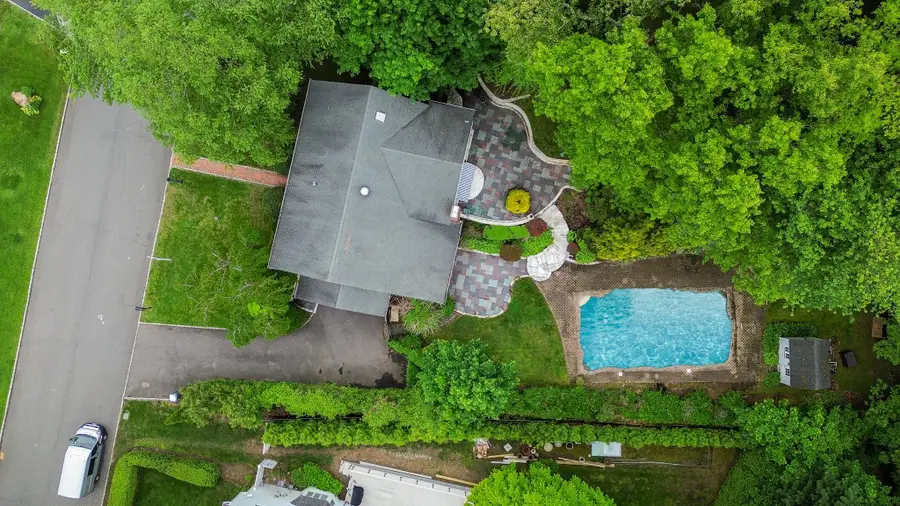 10 Hickory Lane, Glen Cove, NY 11542 - Image #3