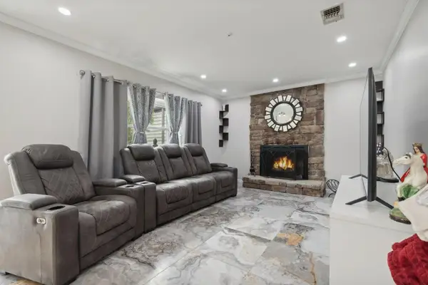 605 Lake Court #605, Middle Island, NY 11953