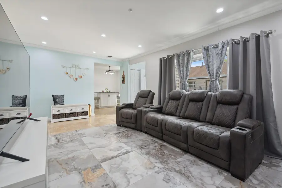 605 Lake Court #605, Middle Island, NY 11953 - Image #3