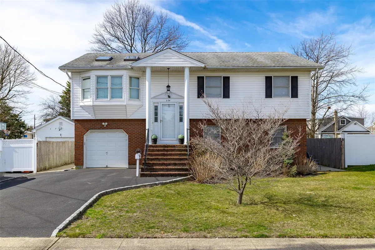 334 Granada Parkway, Lindenhurst, NY 11757 - Image #1