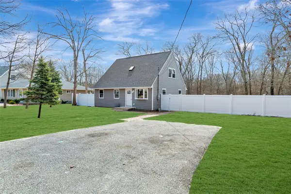 154 Meadowmere Avenue, Mastic, NY 11950