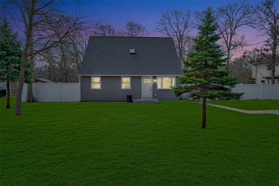 154 Meadowmere Avenue, Mastic, NY 11950 - Image #2