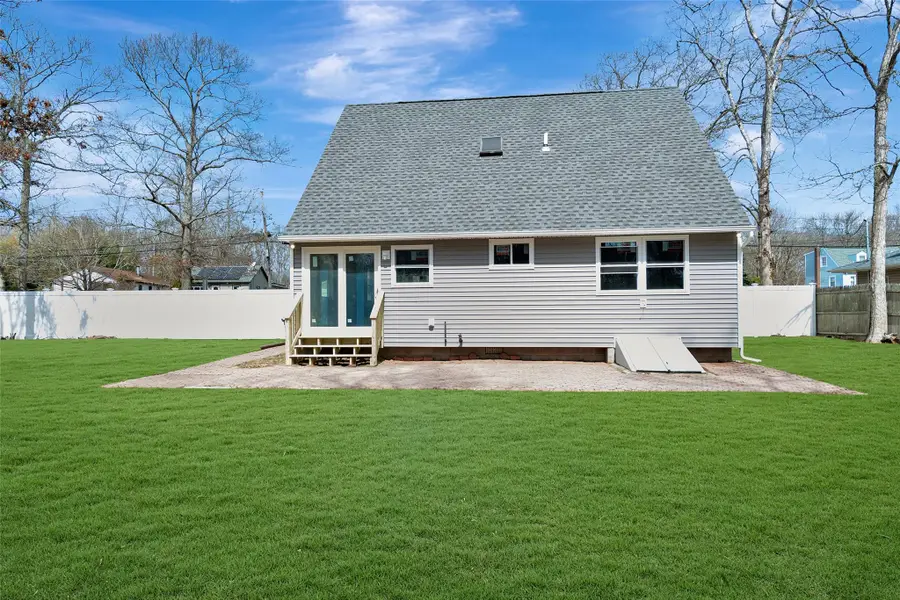 154 Meadowmere Avenue, Mastic, NY 11950 - Image #3