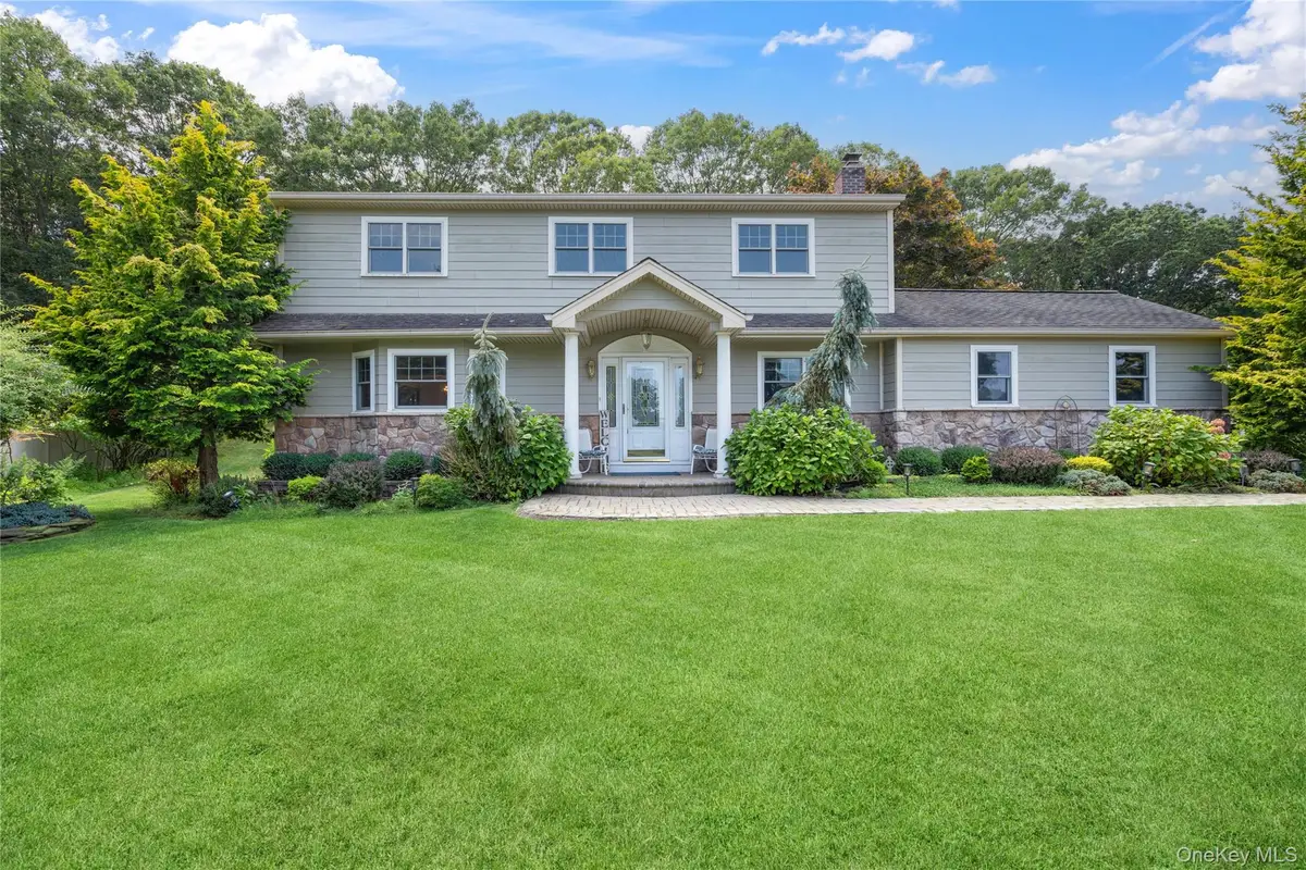 8 Beverly Court, Farmingville, NY 11738 - Image #1