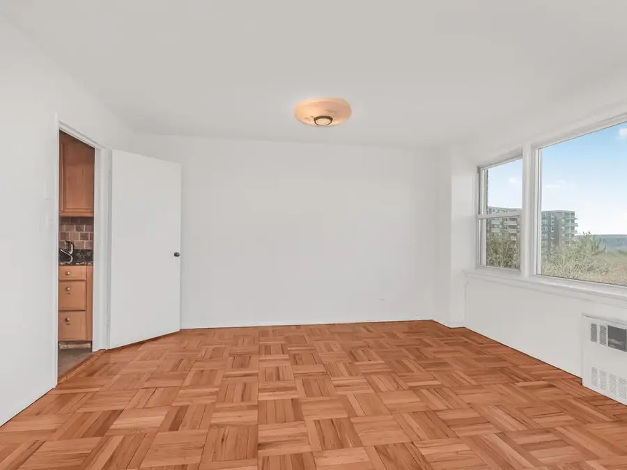 4555 Henry Hudson Parkway #902, Bronx, NY 10471 - Image #2