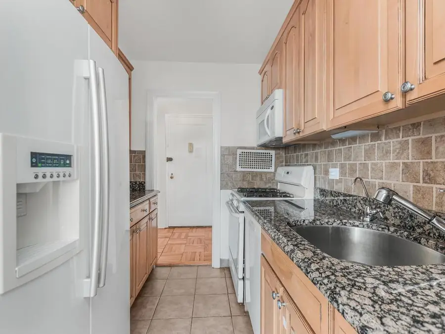 4555 Henry Hudson Parkway #902, Bronx, NY 10471 - Image #3