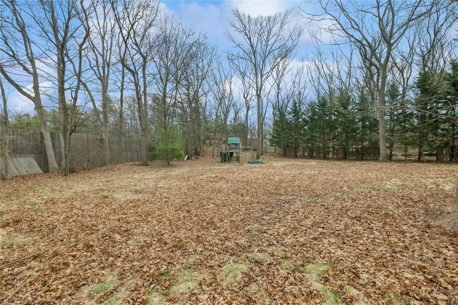 9 Jeanine Court, Dix Hills, NY 11746 - #2