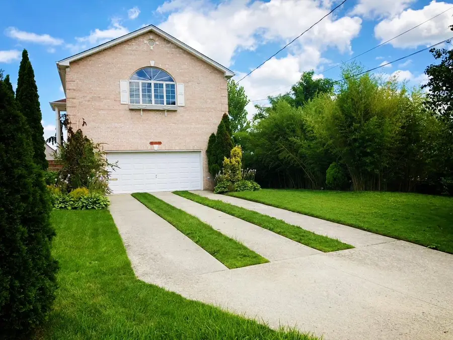 150-129 Powells Cove Boulevard, Whitestone, NY 11357 - Image #2