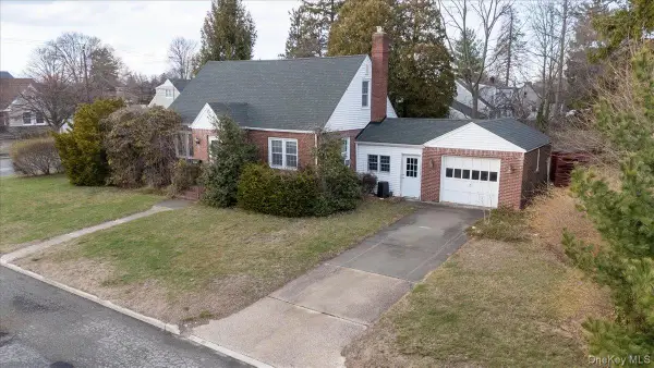 74 Floral Avenue, Bethpage, NY 11714