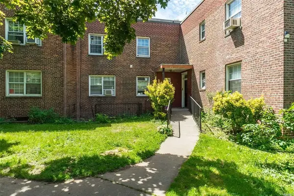 78-05 Park Drive E #4B, Kew Garden Hills, NY 11367