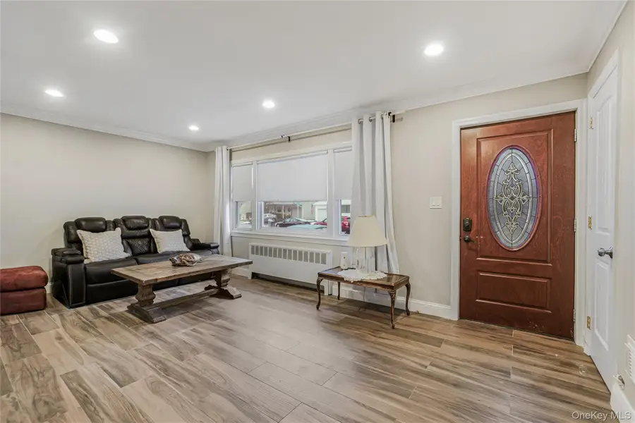 104 Radcliff Drive, East Norwich, NY 11732 - Image #3