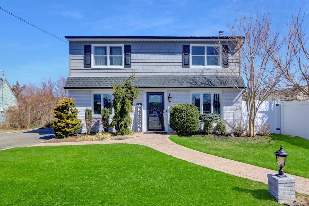 7 Birch Court E, Farmingdale, NY 11735 - Image #1