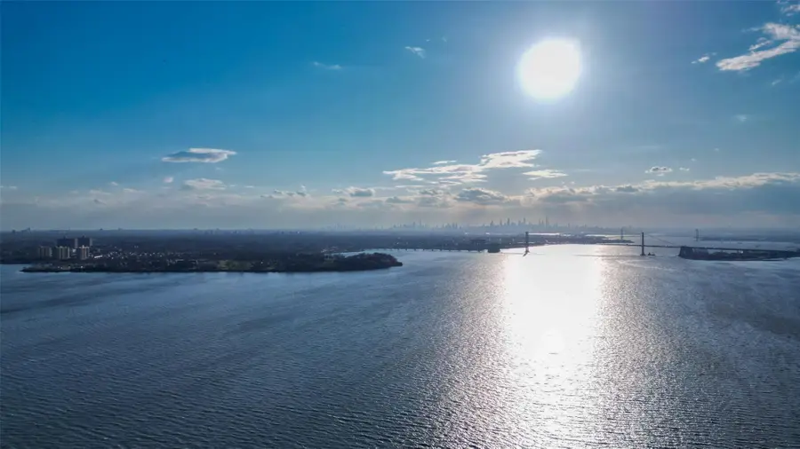 20 Martin Court, Great Neck, NY 11024 - Image #3