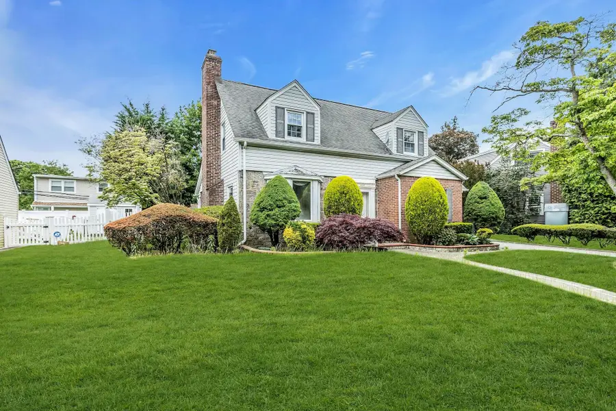 319 Maryland Avenue, Freeport, NY 11520 - Image #2