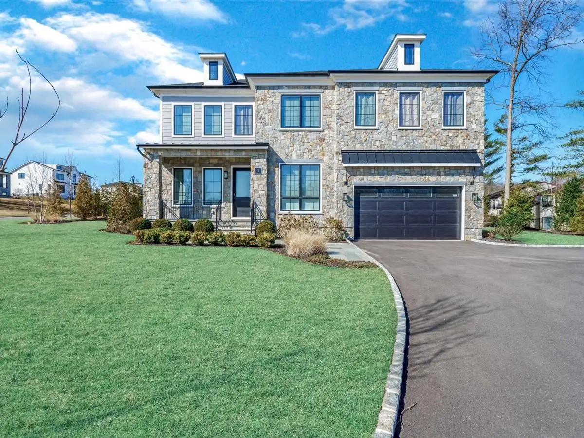 1 Sequoia Circle, Manhasset, NY 11030 - Image #1
