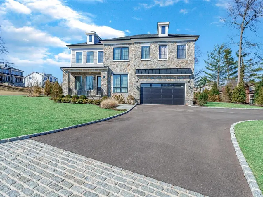 1 Sequoia Circle, Manhasset, NY 11030 - Image #2