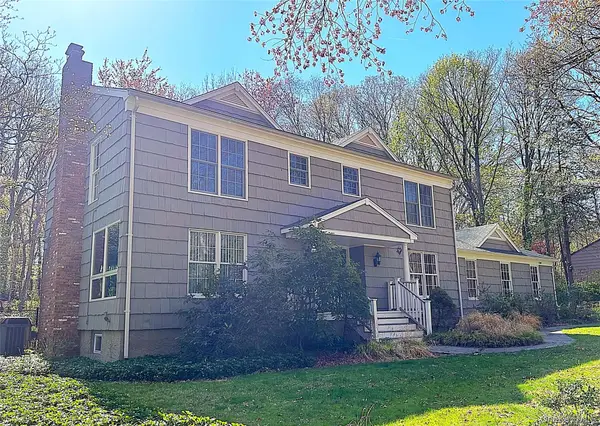 39 Cliff Road, Port Jefferson, NY 11777