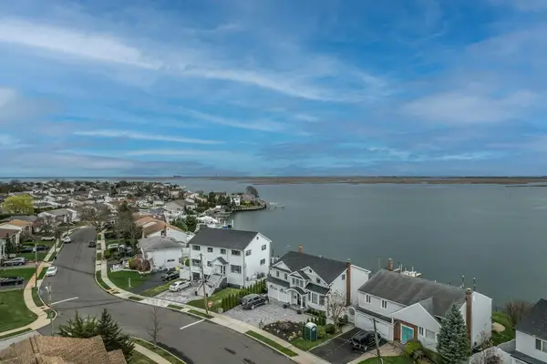 2959 Clubhouse Road, Merrick, NY 11566