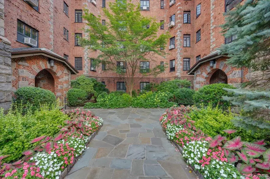 45 Pondfield Road W #4C, Bronxville, NY 10708 - Image #2