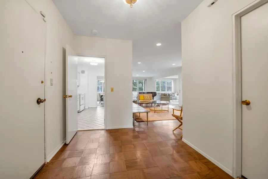 1 Kensington Gate #PH7, Great Neck, NY 11021 - Image #3