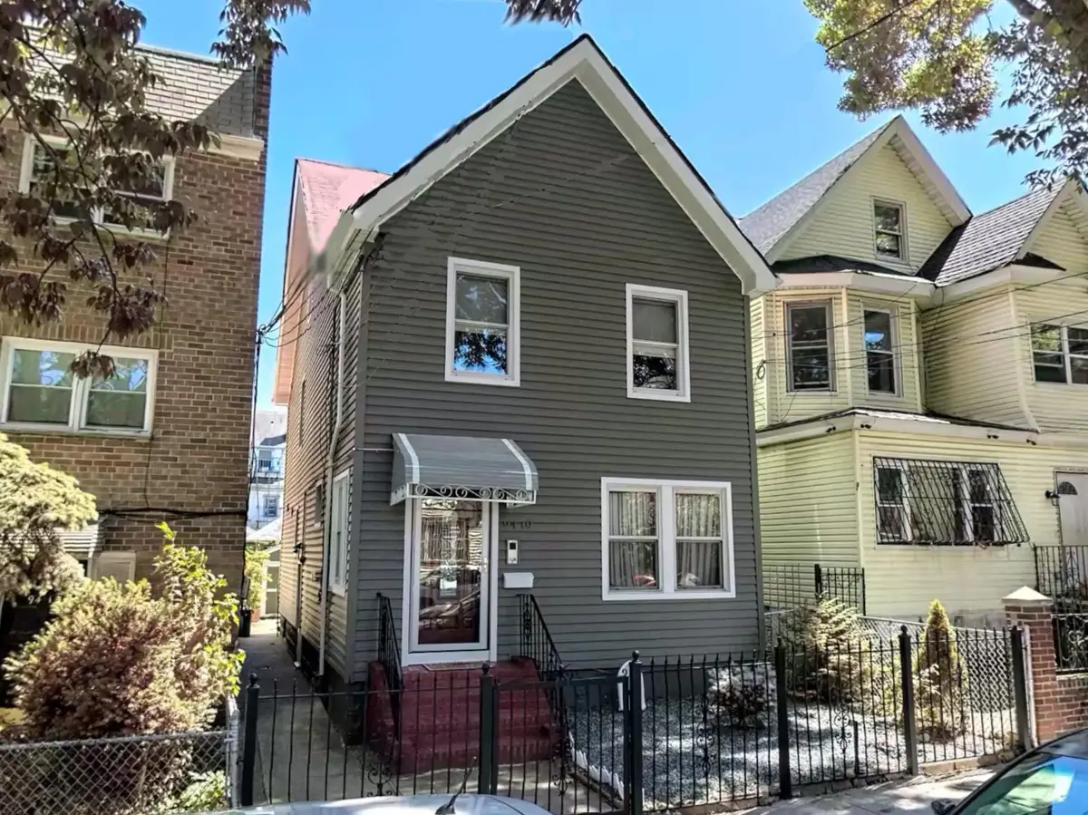94-10 41st Rd, Elmhurst, NY 11373 - Image #1