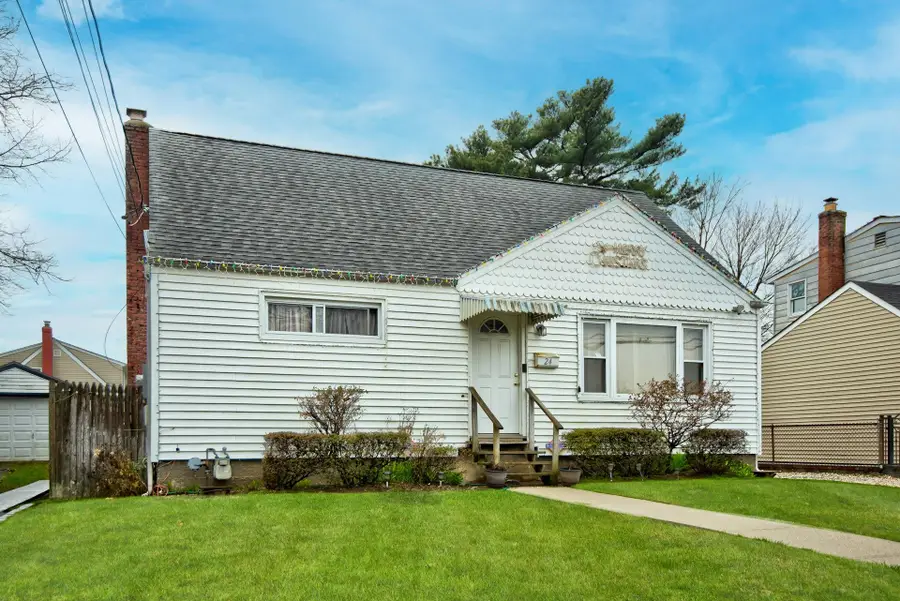 24 Gilroy Avenue, Uniondale, NY 11553 - Image #3