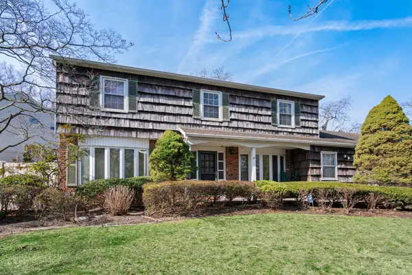 28 Sycamore Lane, Commack, NY 11725