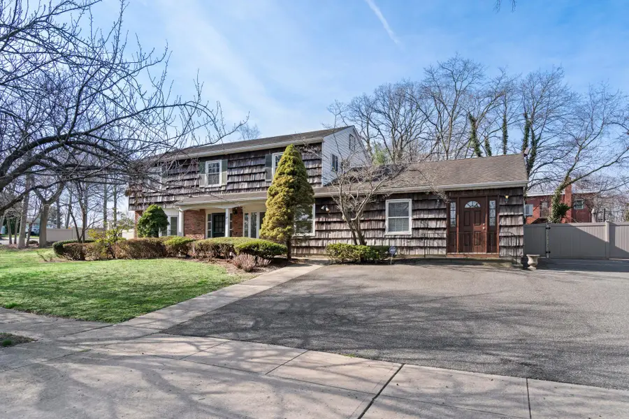 28 Sycamore Lane, Commack, NY 11725 - Image #2