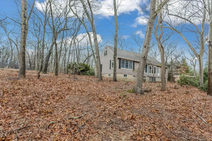 33 Mobrey Lane, Smithtown, NY 11787 - Image #2