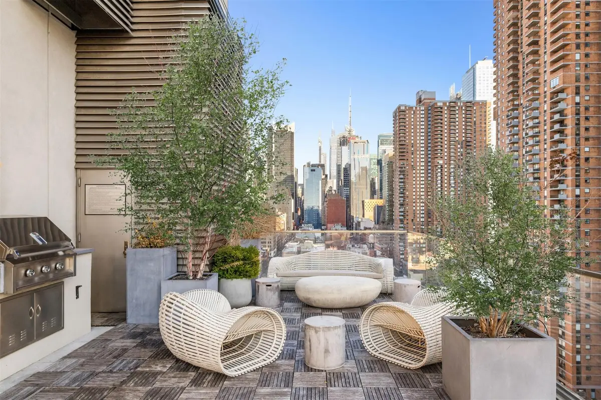 505 W 43rd Street #7E, Manhattan, NY 10036 - Image #1