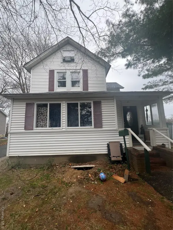 21 Maple Avenue, Port Jefferson Station, NY 11776