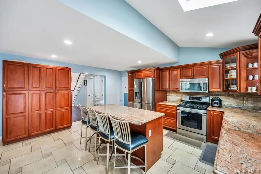 6 Garden Circle, Syosset, NY 11791 - Image #3