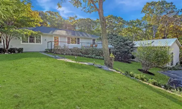 2 Captains Walk, East Hampton, NY 11937