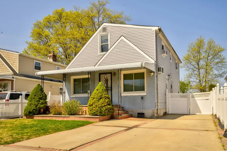 25 Virginia Drive, Elmont, NY 11003 - Image #3