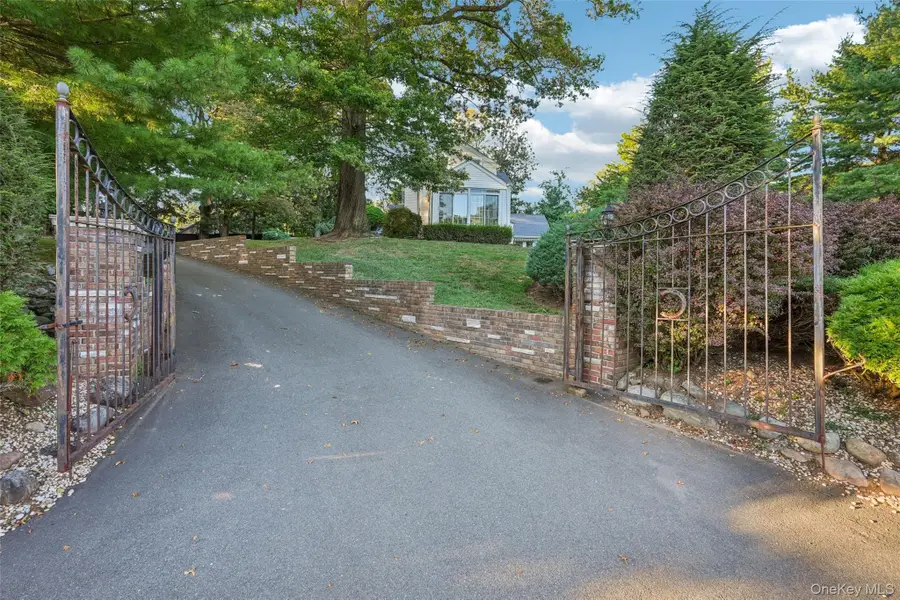 8 Abbey Road, Orangeburg, NY 10962 - #3