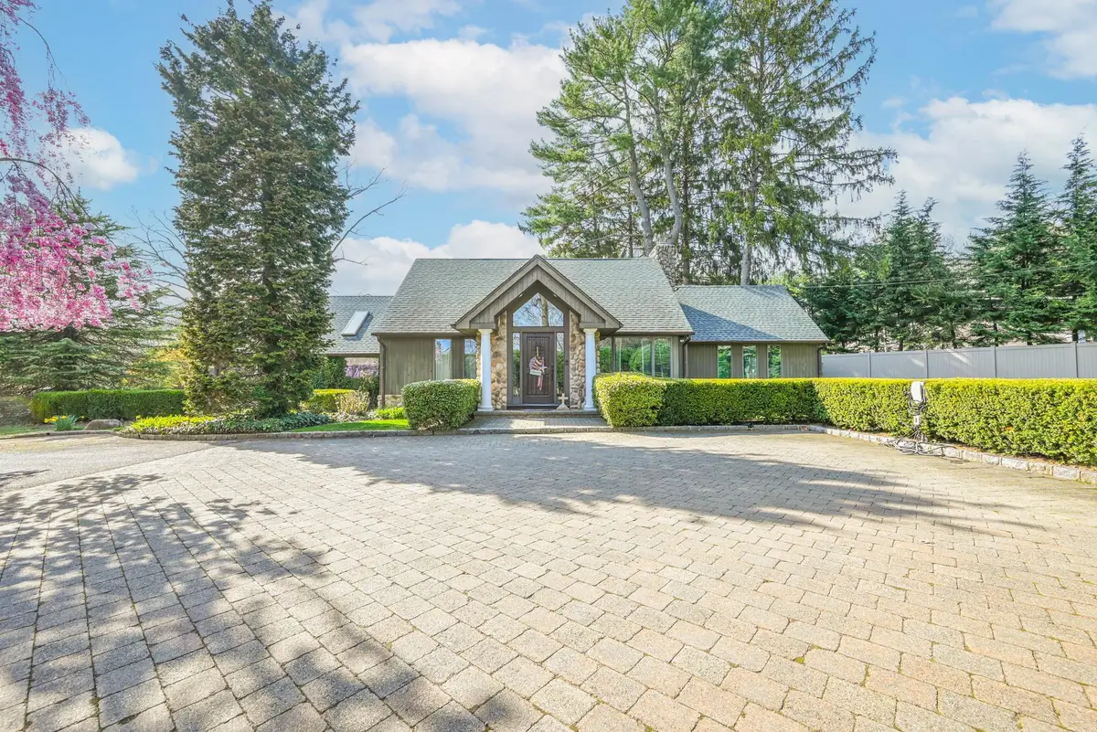 527 Deer Park Avenue, Dix Hills, NY 11746-5207 - Image #1