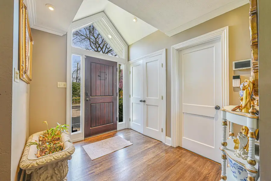 527 Deer Park Avenue, Dix Hills, NY 11746-5207 - Image #2