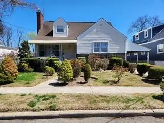 6 Frederick Ave, Freeport, NY 11520